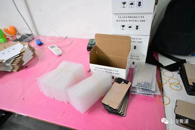 黄浦警方严打制售假冒手机电池，同步关注手机软件技术开发与销售的合规监管